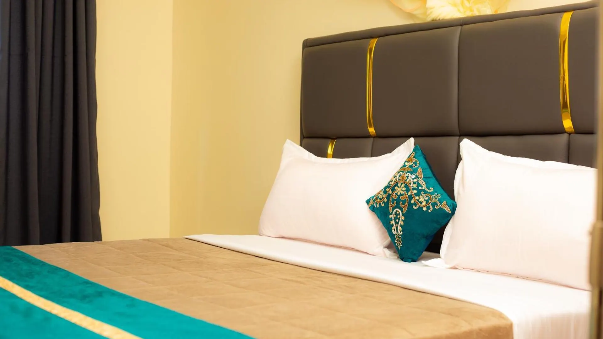 Buziga Hotel Apartments Καμπάλα